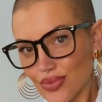 Bald Women Nahé