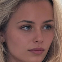 Chloe Hamilton23 Nahé