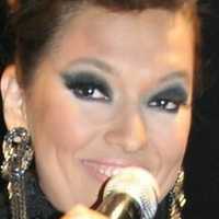 Demet Akalin Nahé