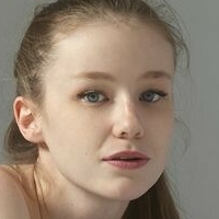 Extr Emily Nahé