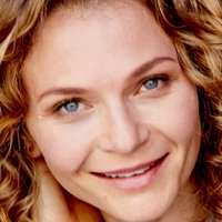 Leeanna Walsman Nahé