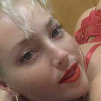 Lightbulblonde Nahé
