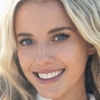 Lindsay Brewer Nahé