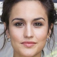 Megan Montaner Nahé