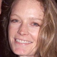 Suzy Amis Nahé