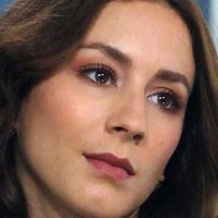 Troian Bellisario Nahé